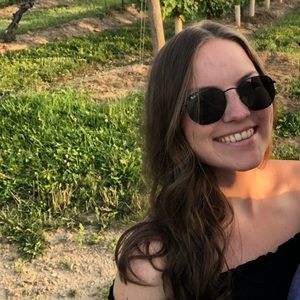 Meet your Posher, Laura